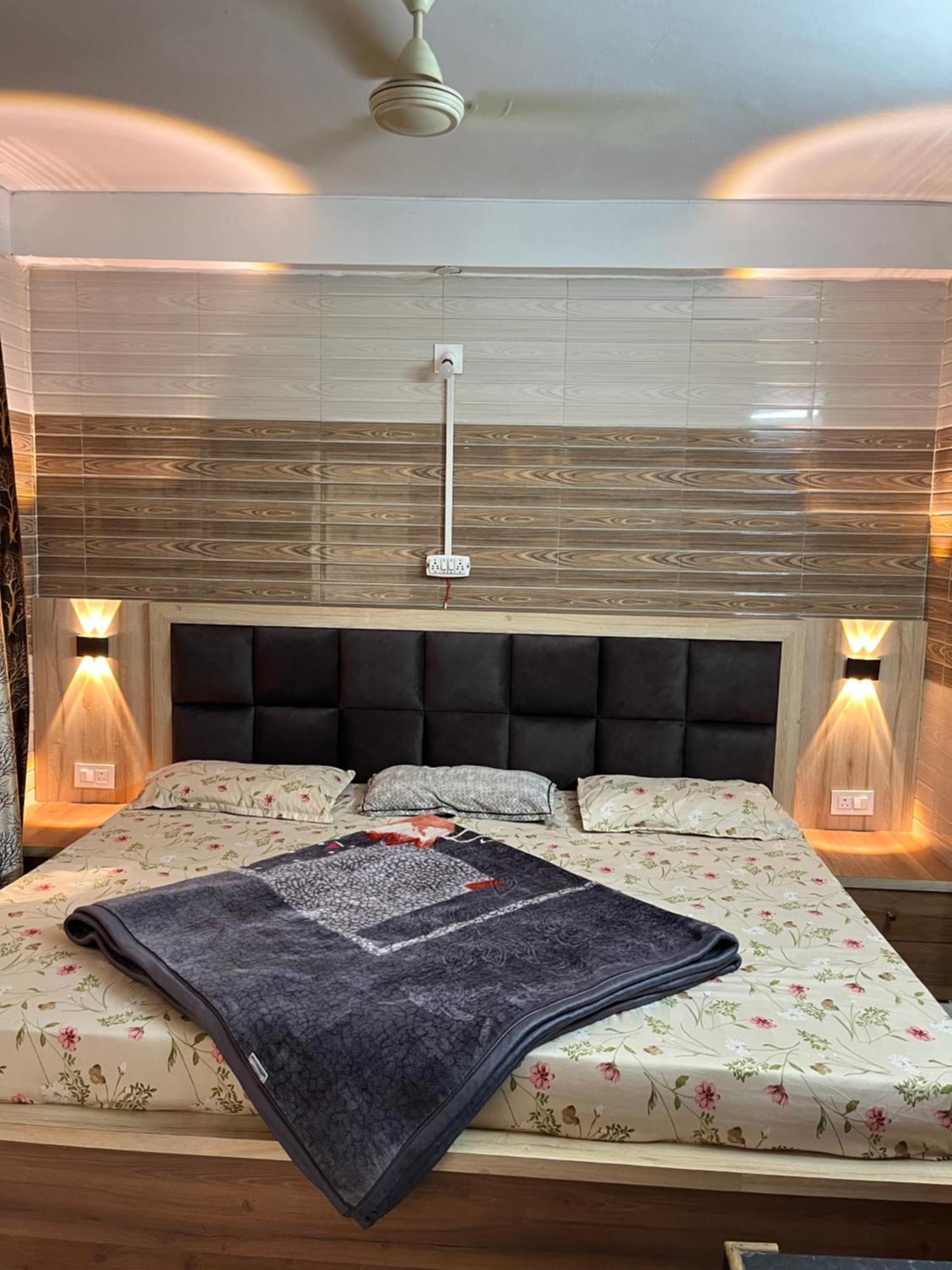 Dream Land Hotel Jammu Bagian luar foto