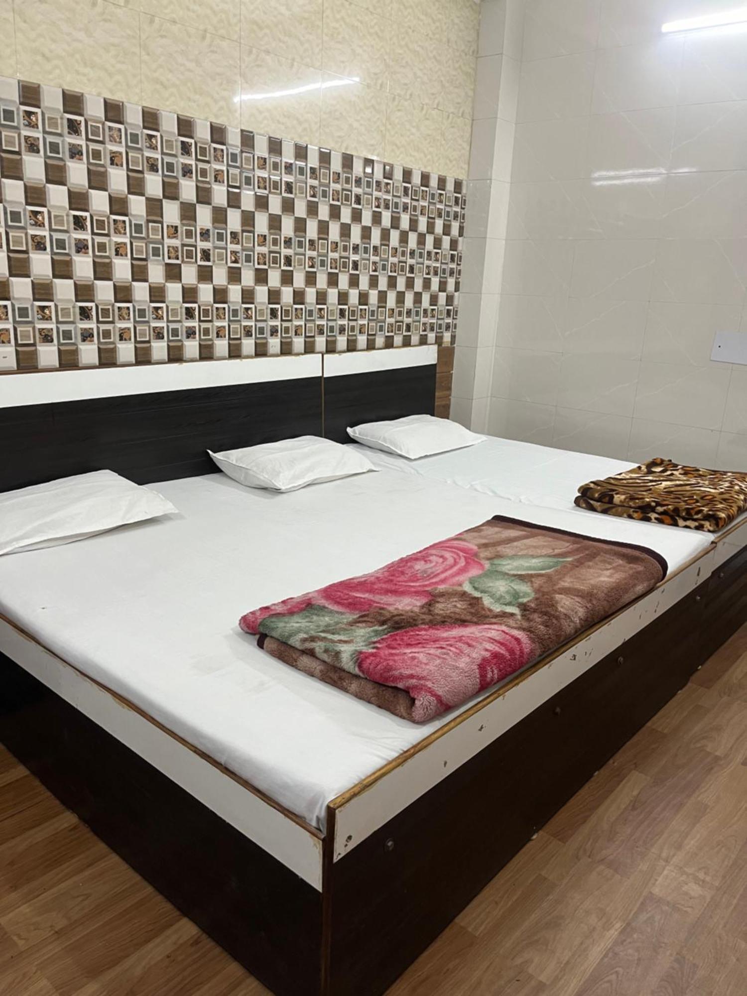 Dream Land Hotel Jammu Bagian luar foto