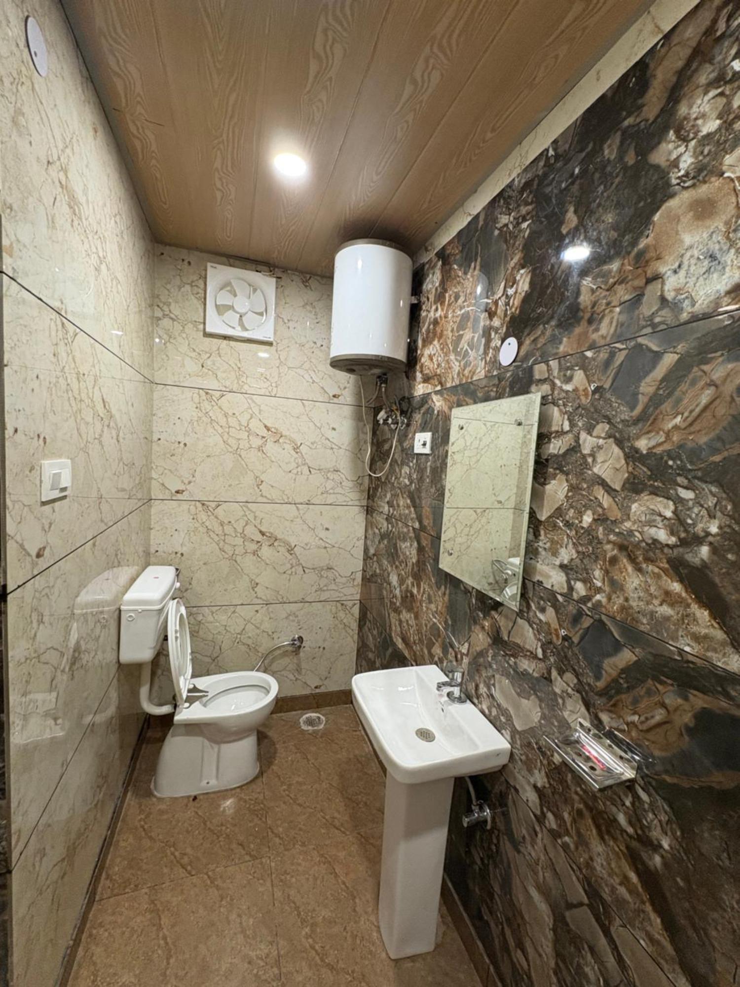Dream Land Hotel Jammu Bagian luar foto