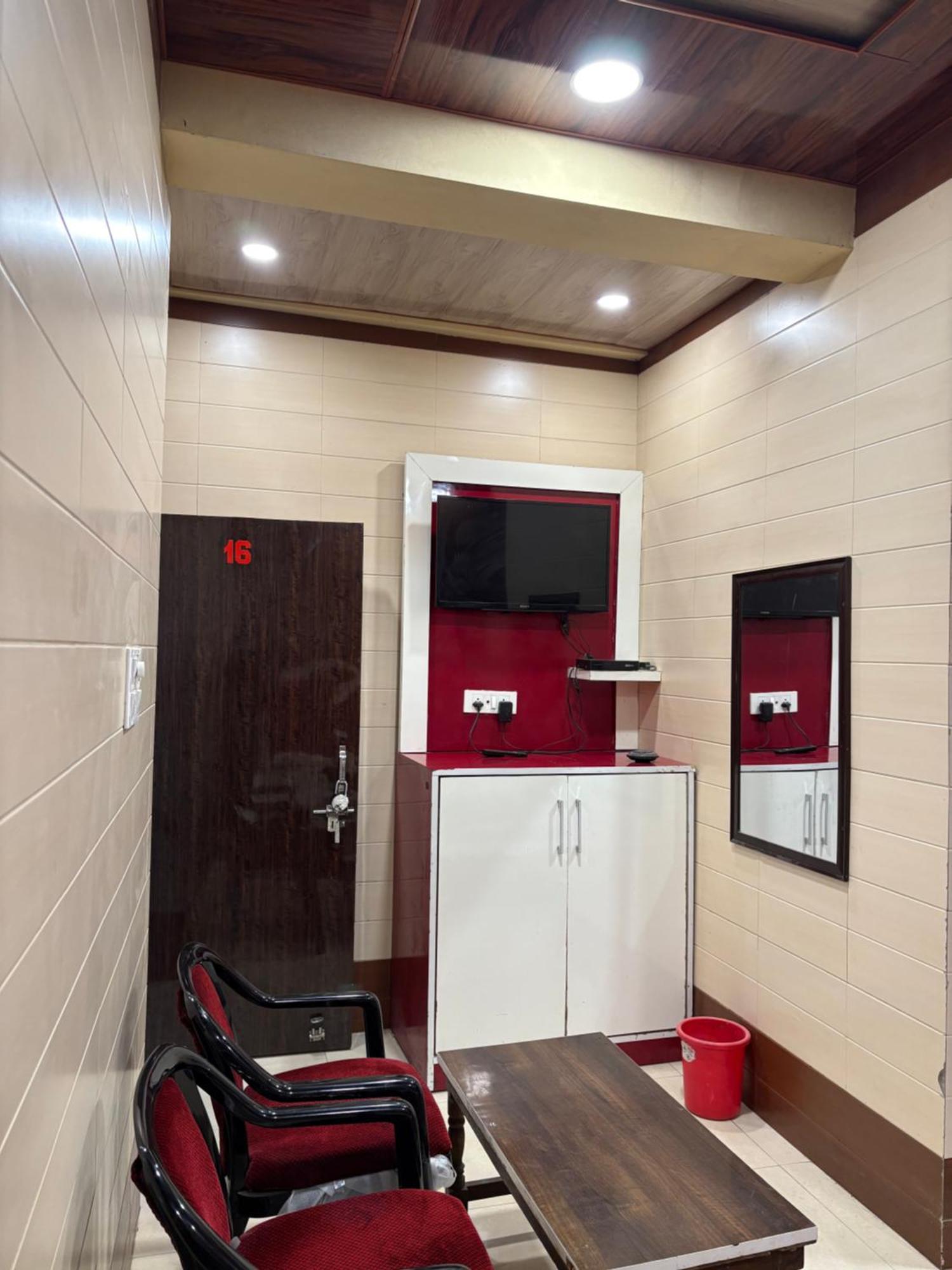 Dream Land Hotel Jammu Bagian luar foto